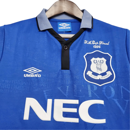 https://cdn.shopify.com/s/files/1/0826/7228/8075/files/19941995-everton-nec-home-retro-kit-fa-cup-final-classickits433-105649.webp?v=1741199260