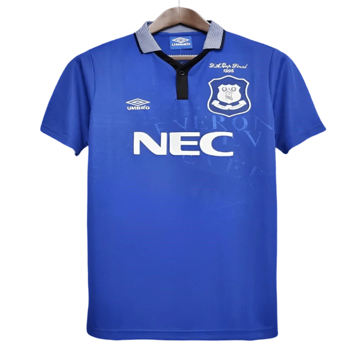 https://cdn.shopify.com/s/files/1/0826/7228/8075/files/19941995-everton-nec-home-retro-kit-fa-cup-final-classickits433-245869.webp?v=1741199259