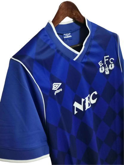 https://cdn.shopify.com/s/files/1/0826/7228/8075/files/19941995-everton-nec-home-retro-kit-fa-cup-final-classickits433-466884.webp?v=1741198258