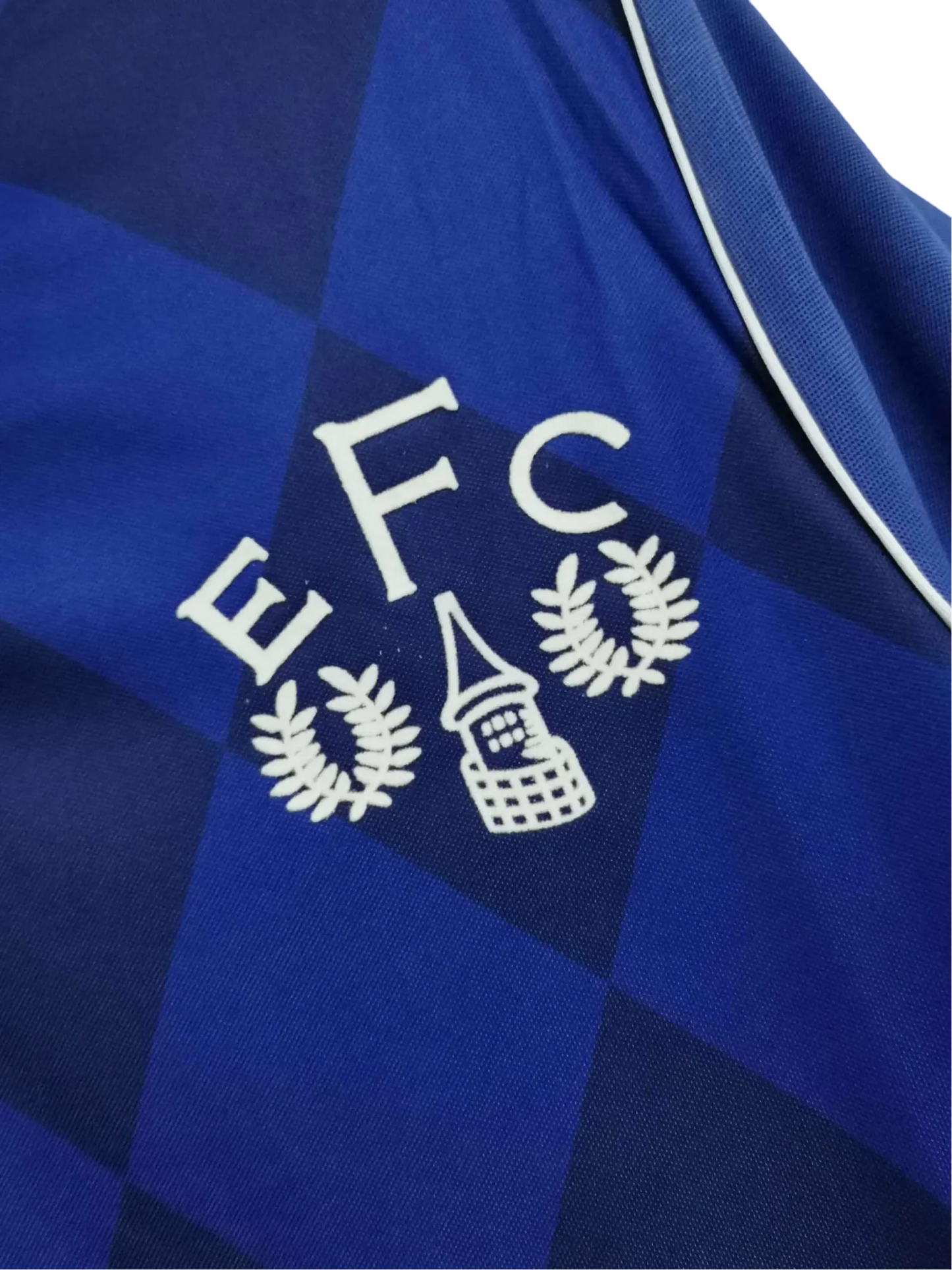 https://cdn.shopify.com/s/files/1/0826/7228/8075/files/19941995-everton-nec-home-retro-kit-fa-cup-final-classickits433-492215.webp?v=1741198257