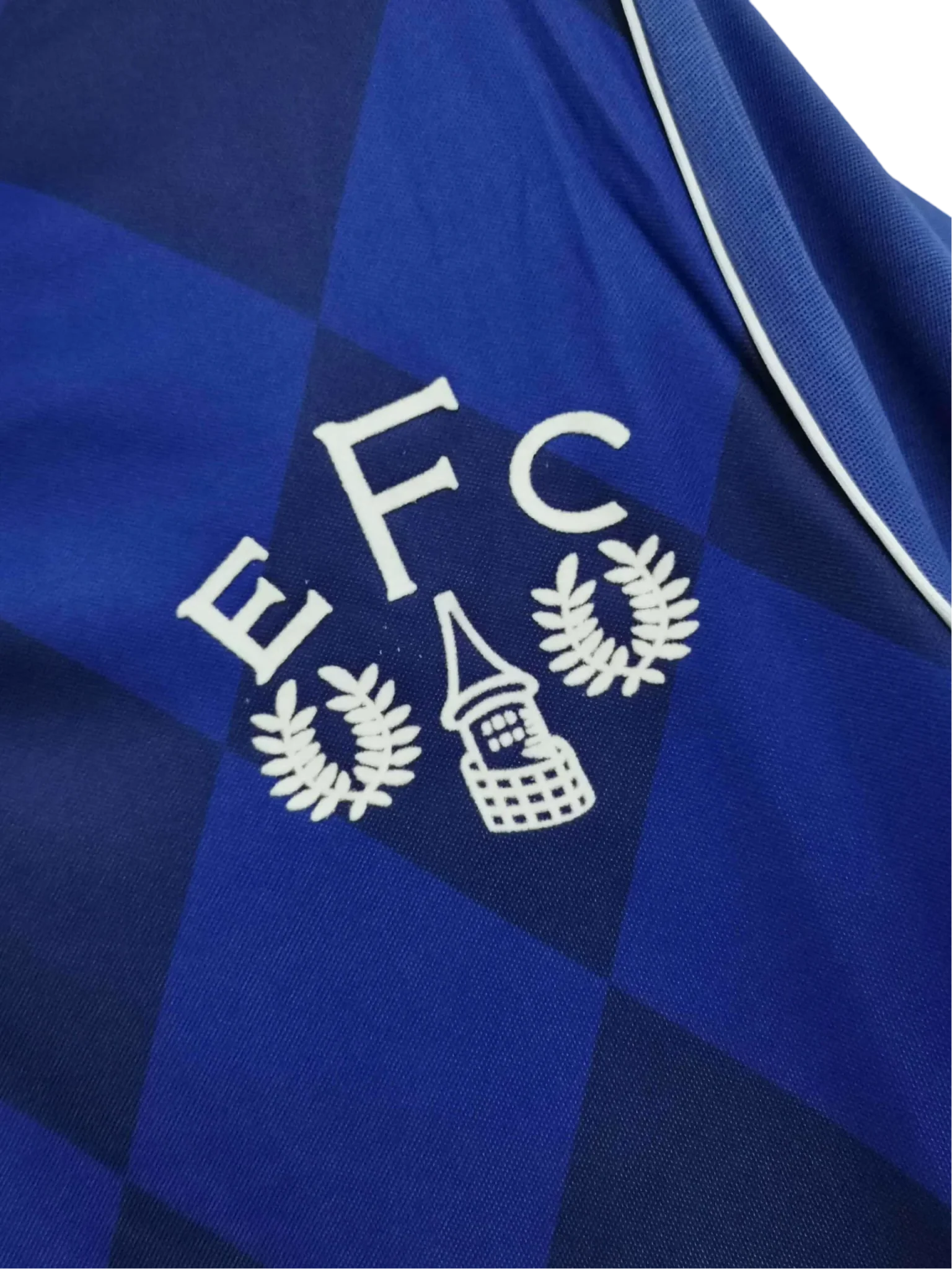 https://cdn.shopify.com/s/files/1/0826/7228/8075/files/19941995-everton-nec-home-retro-kit-fa-cup-final-classickits433-492215.webp?v=1741198257