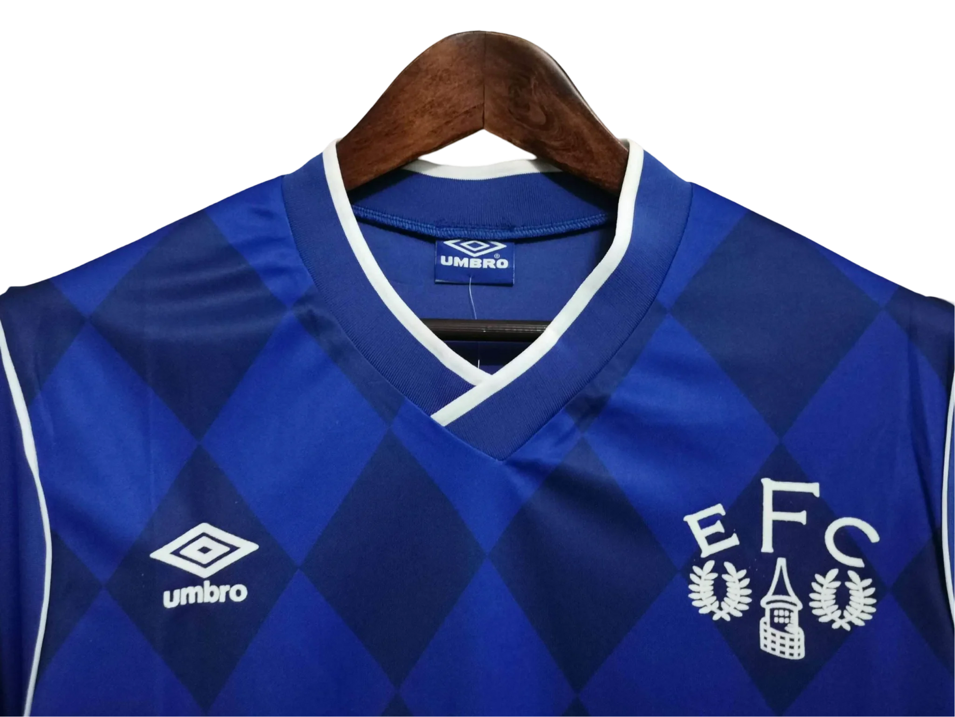 https://cdn.shopify.com/s/files/1/0826/7228/8075/files/19941995-everton-nec-home-retro-kit-fa-cup-final-classickits433-693987.webp?v=1741198257