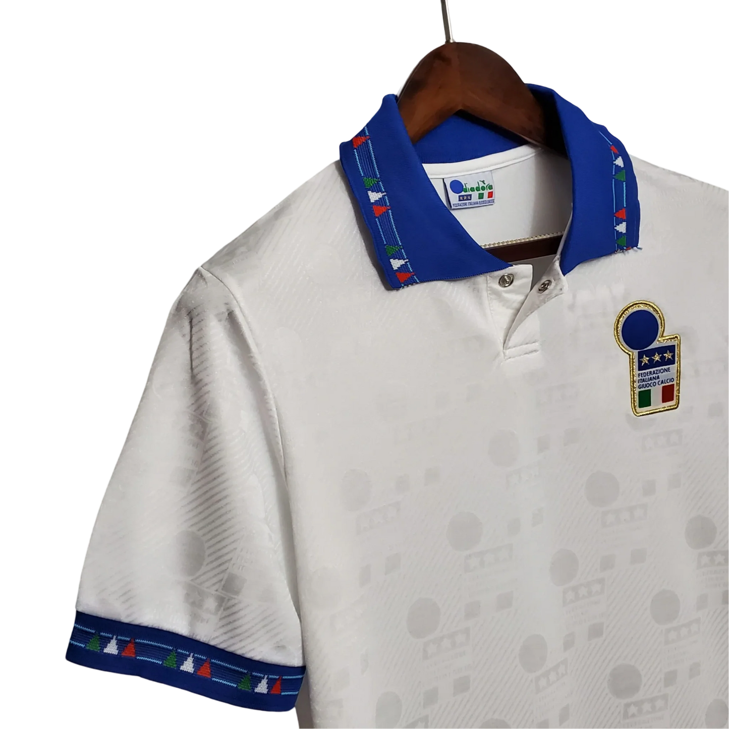 https://cdn.shopify.com/s/files/1/0826/7228/8075/files/19941995-italy-away-retro-kit-classickits433-420628.webp?v=1741198808