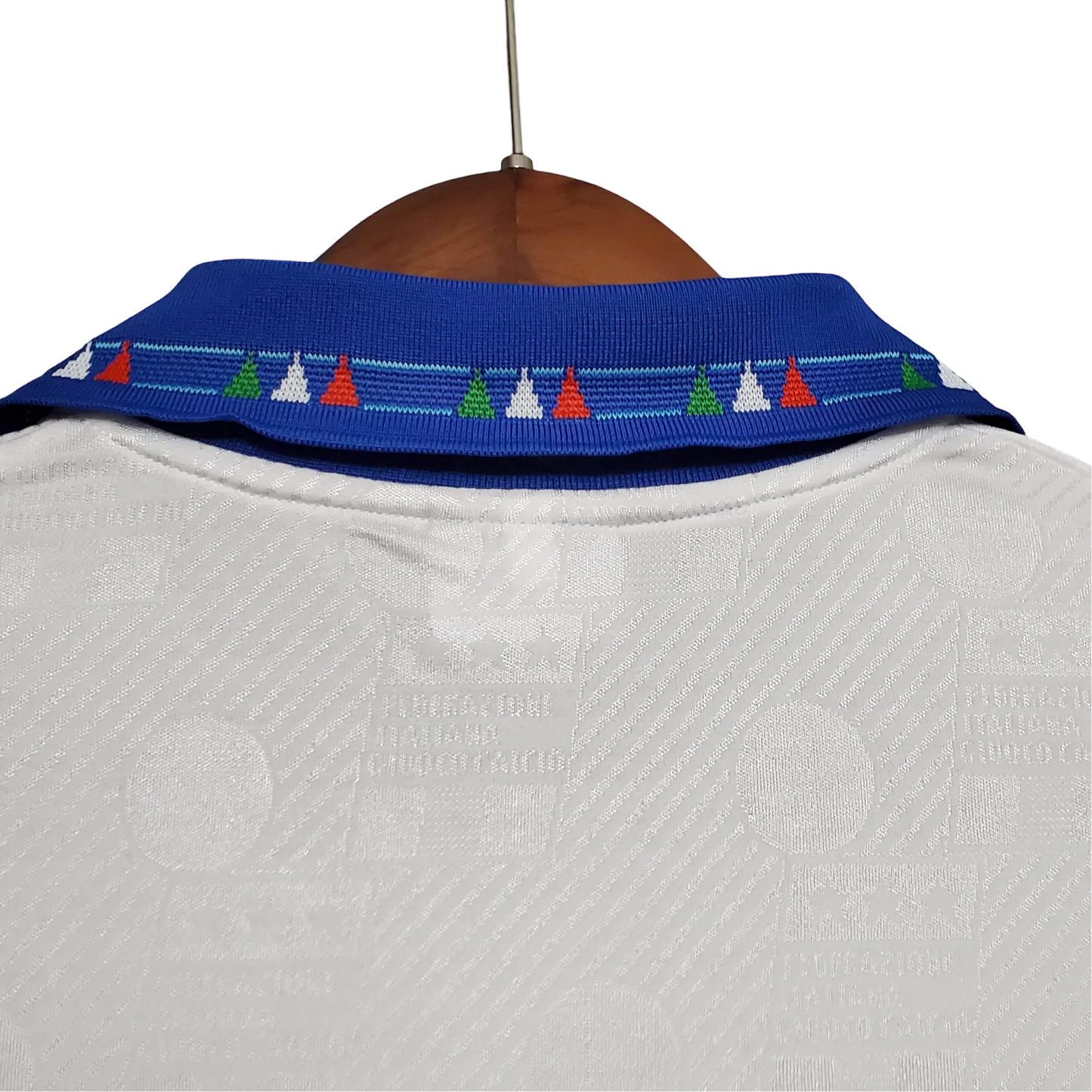 https://cdn.shopify.com/s/files/1/0826/7228/8075/files/19941995-italy-away-retro-kit-classickits433-611821.webp?v=1741198811