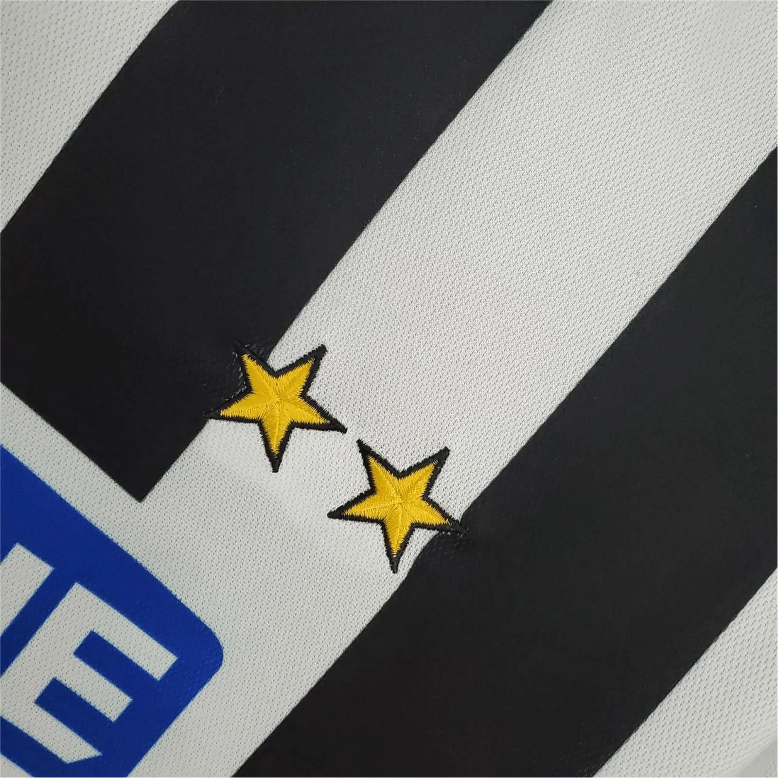 https://cdn.shopify.com/s/files/1/0826/7228/8075/files/19941995-juventus-danone-home-retro-kit-562200.webp?v=1741197289