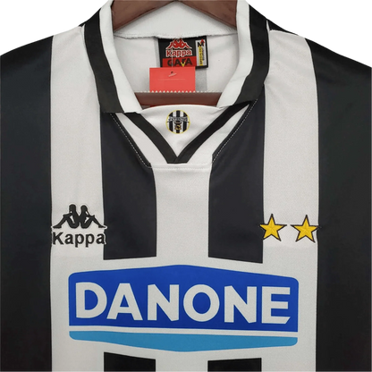 https://cdn.shopify.com/s/files/1/0826/7228/8075/files/19941995-juventus-danone-home-retro-kit-914730.webp?v=1741197291