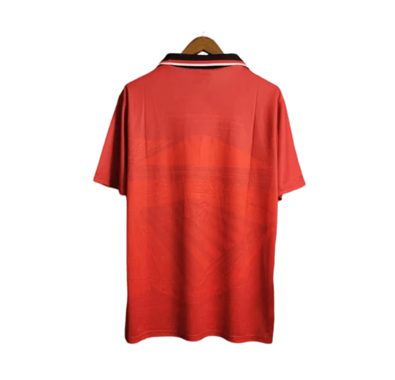 https://cdn.shopify.com/s/files/1/0826/7228/8075/files/19941995-manchester-united-sharp-home-retro-kit-classickits433-276149.webp?v=1741199151
