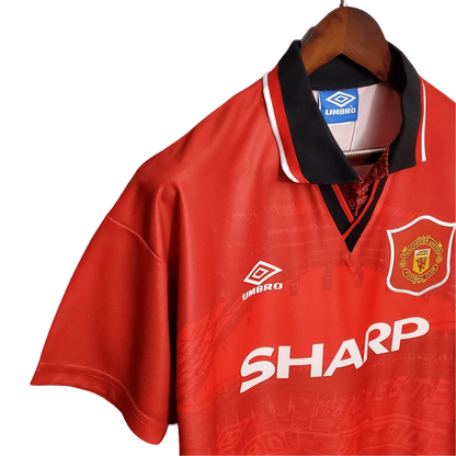https://cdn.shopify.com/s/files/1/0826/7228/8075/files/19941995-manchester-united-sharp-home-retro-kit-classickits433-372471.webp?v=1741199152