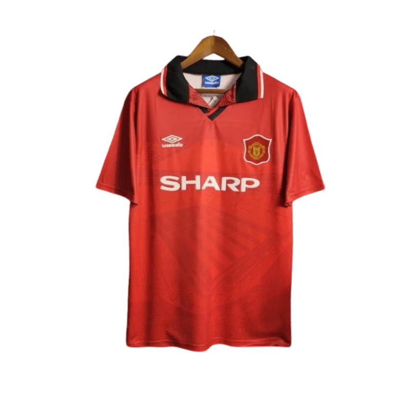 https://cdn.shopify.com/s/files/1/0826/7228/8075/files/19941995-manchester-united-sharp-home-retro-kit-classickits433-587780.webp?v=1741199150