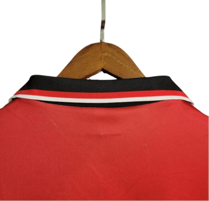 https://cdn.shopify.com/s/files/1/0826/7228/8075/files/19941995-manchester-united-sharp-home-retro-kit-classickits433-903953.webp?v=1741199152