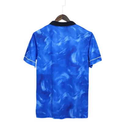 https://cdn.shopify.com/s/files/1/0826/7228/8075/files/19941995-newcastle-utd-mcewans-blue-away-retro-kit-classickits433-151095.webp?v=1741199136