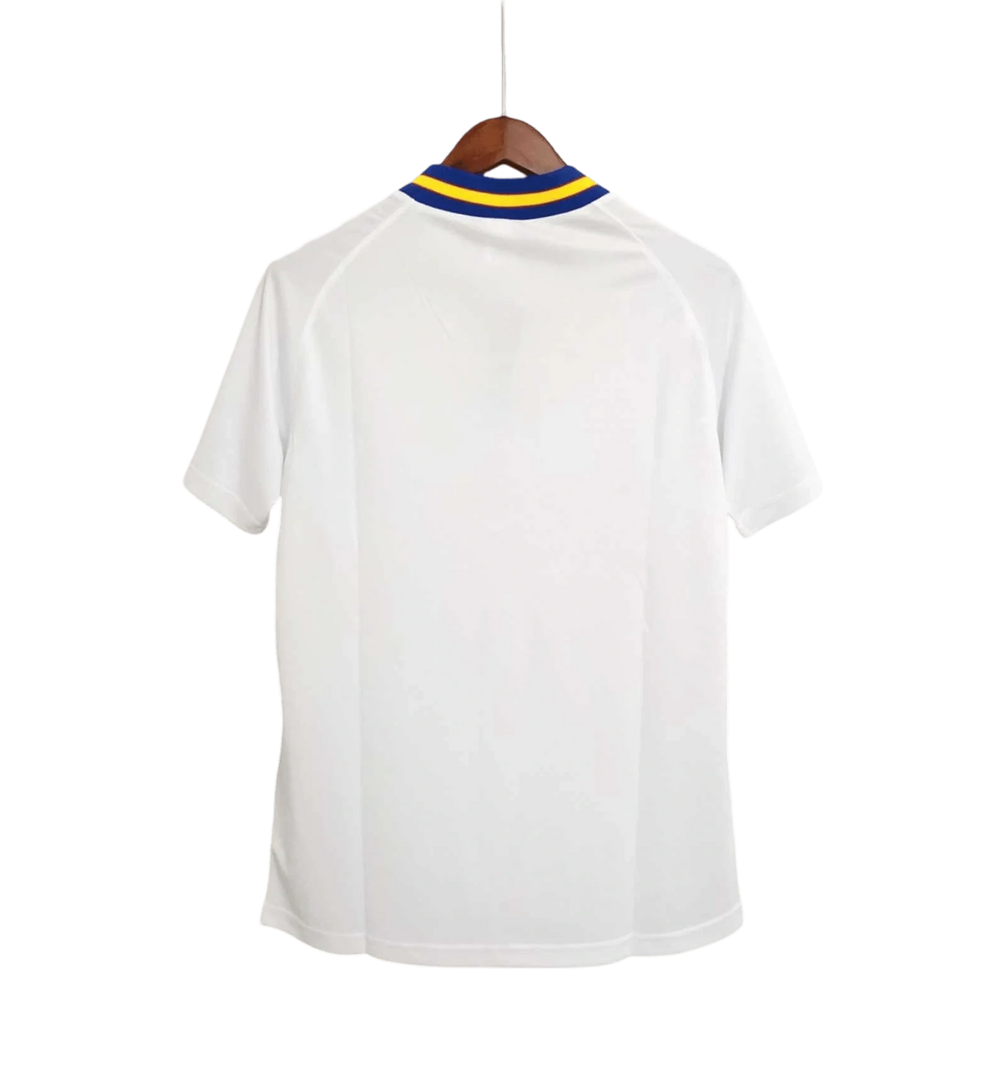 https://cdn.shopify.com/s/files/1/0826/7228/8075/files/19941995-sweden-white-away-retro-kit-classickits433-255703.webp?v=1741198807