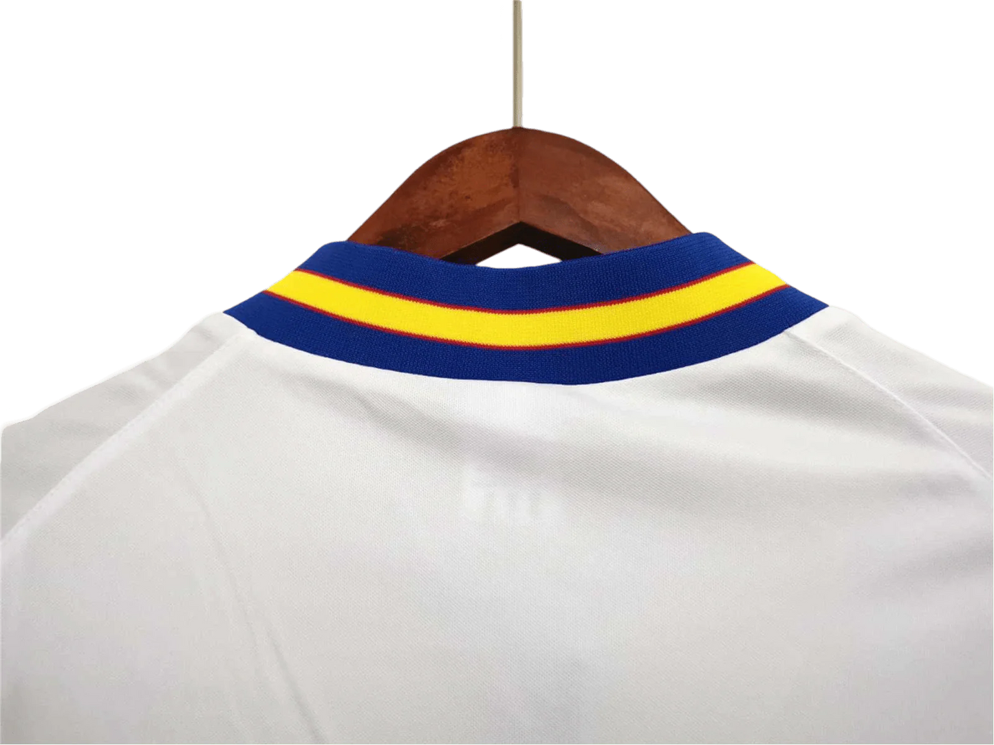 https://cdn.shopify.com/s/files/1/0826/7228/8075/files/19941995-sweden-white-away-retro-kit-classickits433-262071.webp?v=1741198807