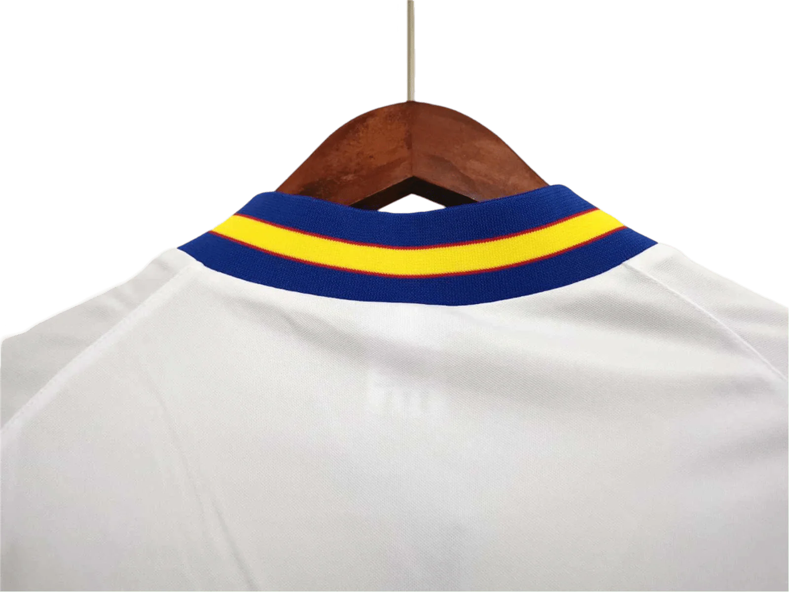 https://cdn.shopify.com/s/files/1/0826/7228/8075/files/19941995-sweden-white-away-retro-kit-classickits433-262071.webp?v=1741198807