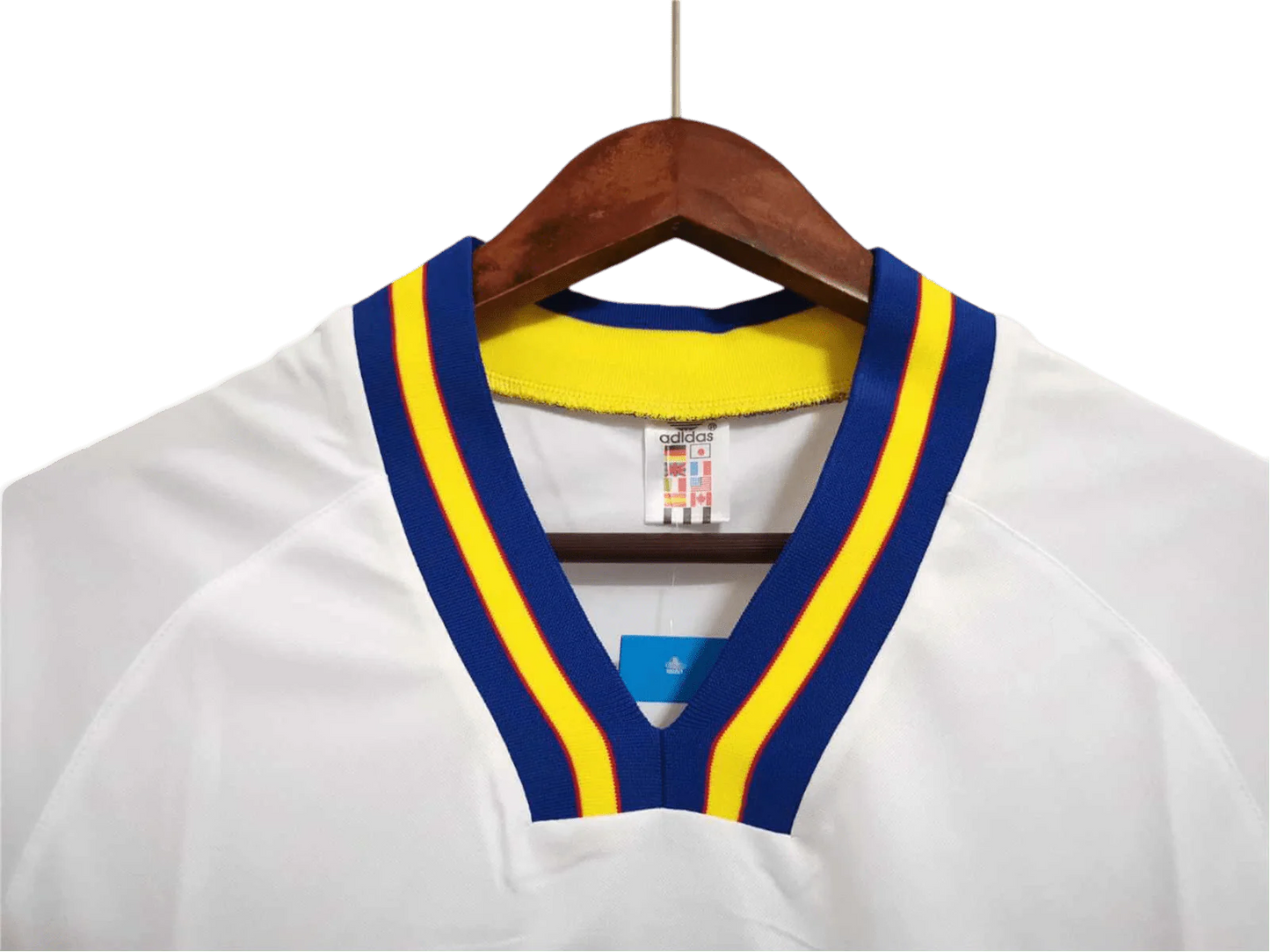 https://cdn.shopify.com/s/files/1/0826/7228/8075/files/19941995-sweden-white-away-retro-kit-classickits433-430867.webp?v=1741198810