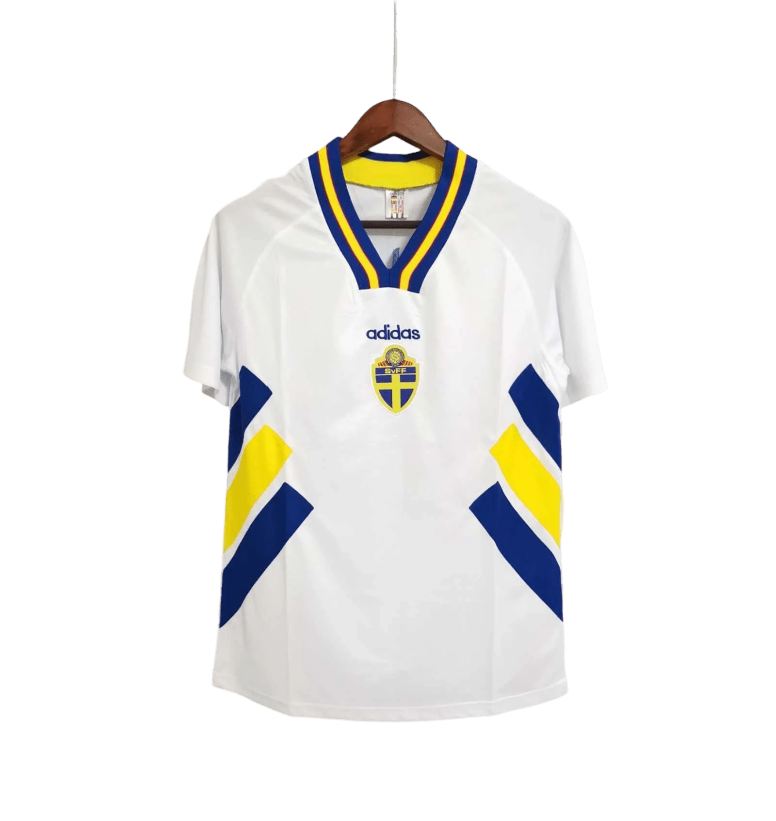 https://cdn.shopify.com/s/files/1/0826/7228/8075/files/19941995-sweden-white-away-retro-kit-classickits433-842260.webp?v=1741198809