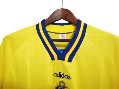 https://cdn.shopify.com/s/files/1/0826/7228/8075/files/19941995-sweden-yellow-home-retro-kit-classickits433-361116.webp?v=1741198797