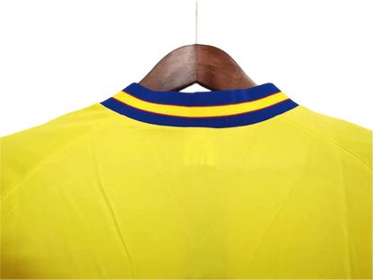 https://cdn.shopify.com/s/files/1/0826/7228/8075/files/19941995-sweden-yellow-home-retro-kit-classickits433-868165.webp?v=1741198796