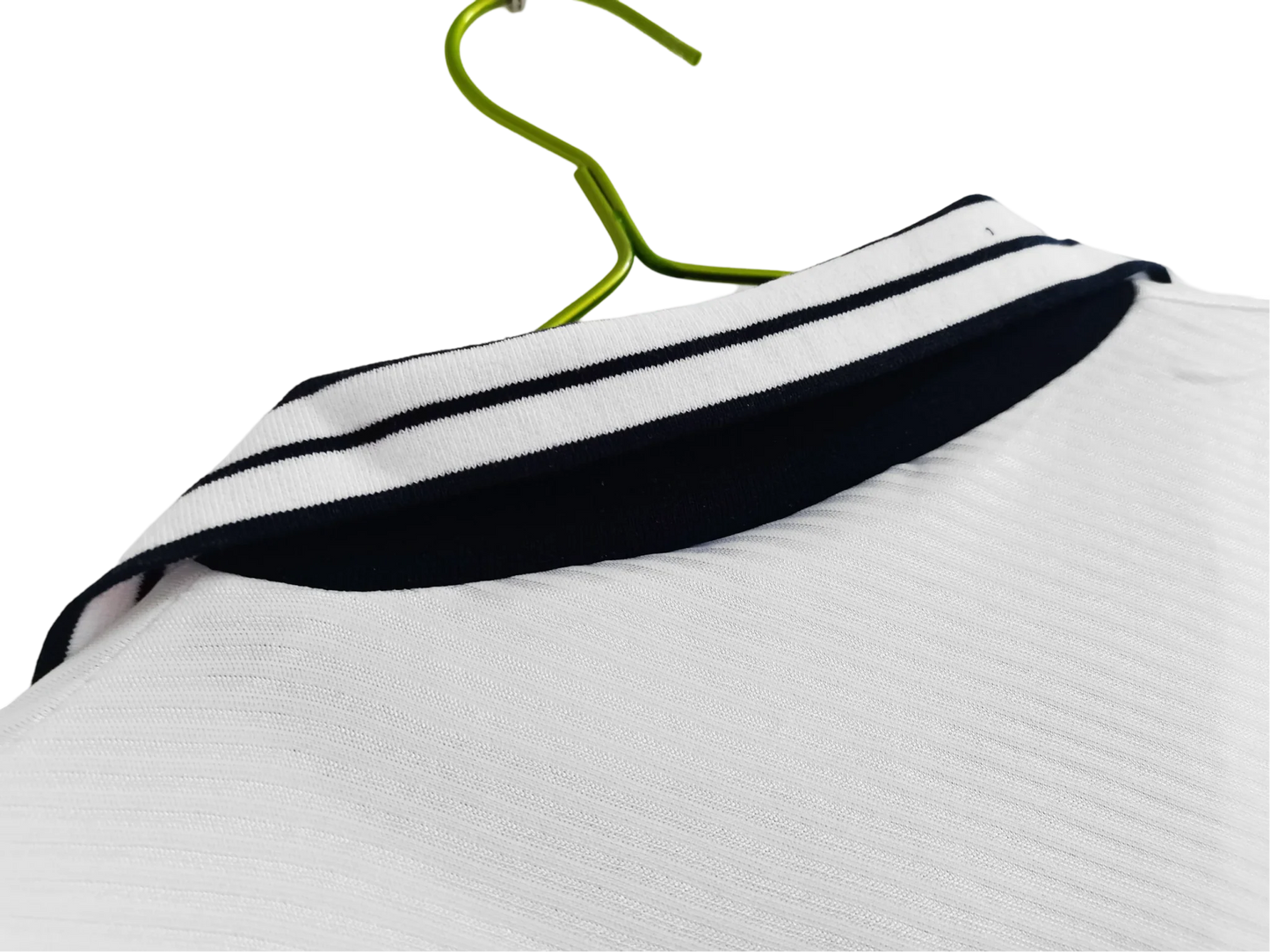 https://cdn.shopify.com/s/files/1/0826/7228/8075/files/19941995-tottenham-hotspur-holsten-home-retro-kit-classickits433-219806.webp?v=1741199159