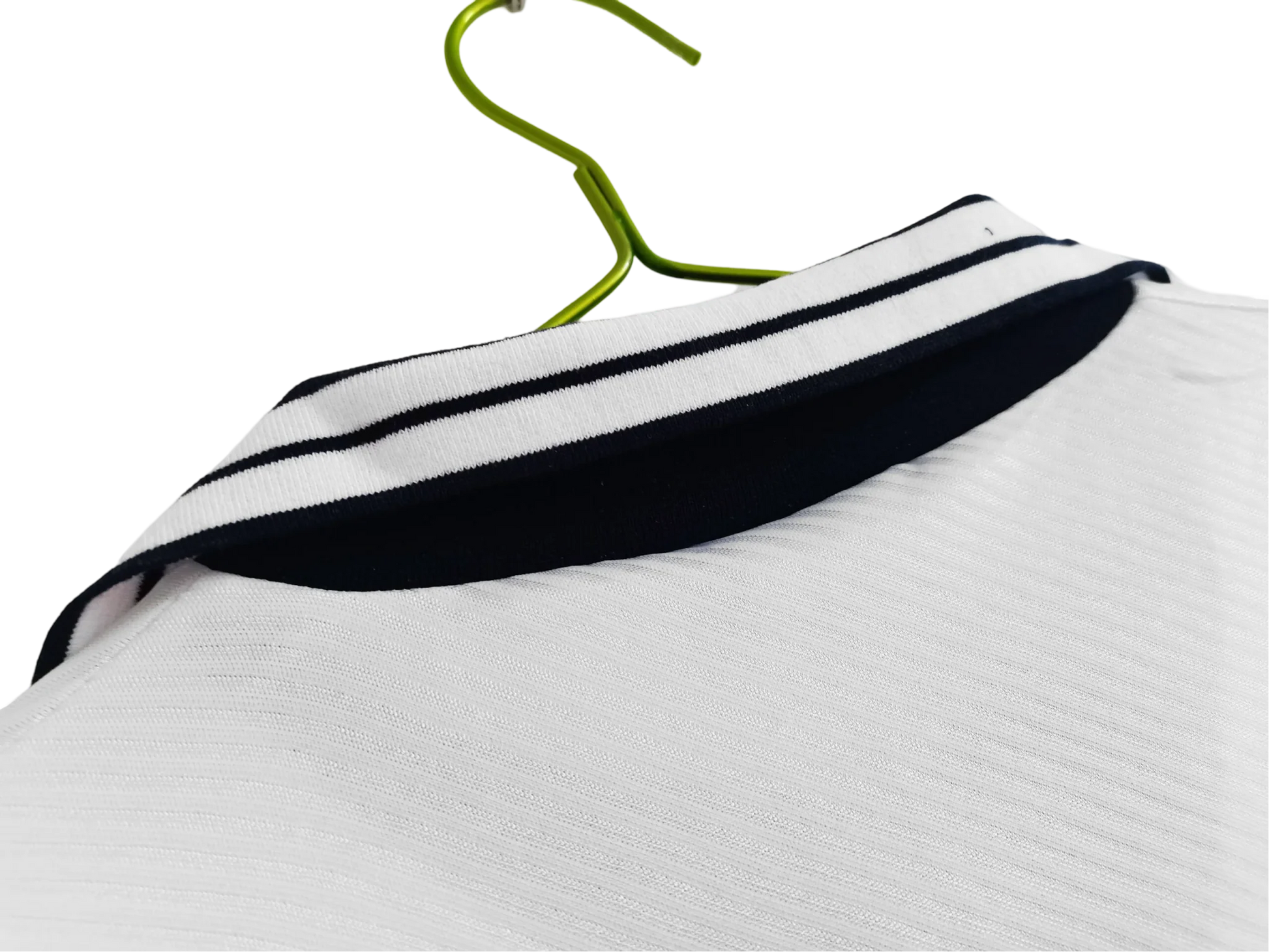 https://cdn.shopify.com/s/files/1/0826/7228/8075/files/19941995-tottenham-hotspur-holsten-home-retro-kit-classickits433-219806.webp?v=1741199159
