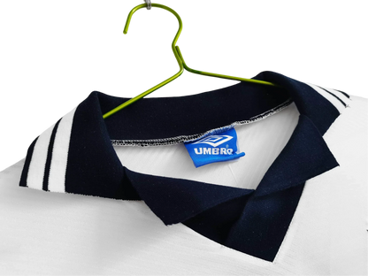 https://cdn.shopify.com/s/files/1/0826/7228/8075/files/19941995-tottenham-hotspur-holsten-home-retro-kit-classickits433-738314.webp?v=1741199160