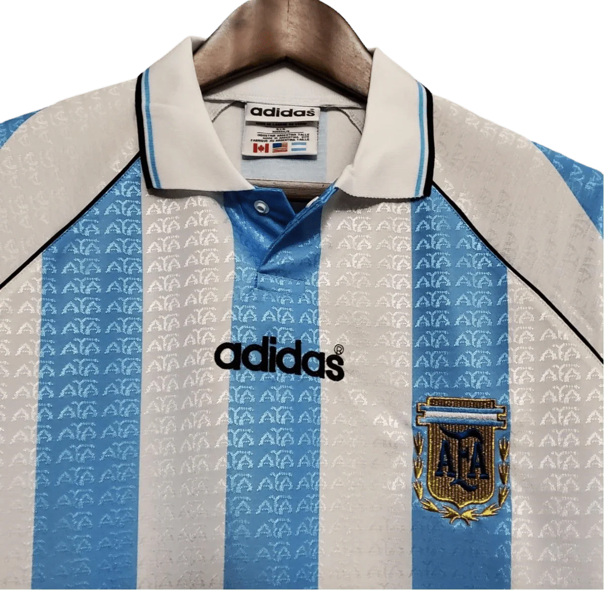 https://cdn.shopify.com/s/files/1/0826/7228/8075/files/19941996-argentina-home-retro-jersey-208924.webp?v=1741198527