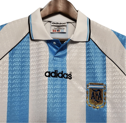 https://cdn.shopify.com/s/files/1/0826/7228/8075/files/19941996-argentina-home-retro-jersey-208924.webp?v=1741198527