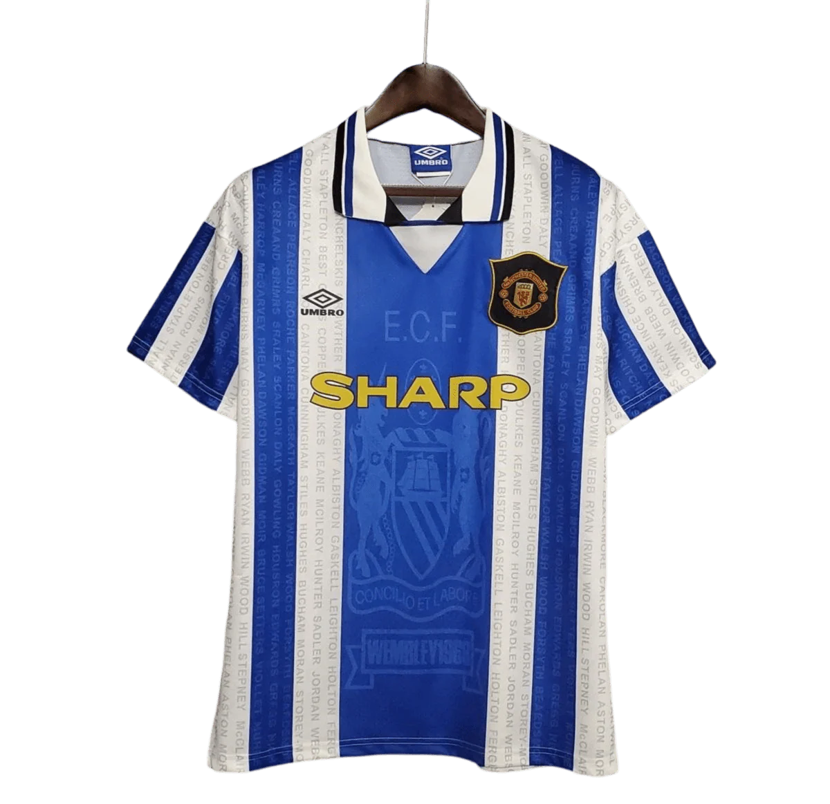 https://cdn.shopify.com/s/files/1/0826/7228/8075/files/19941996-manchester-united-sharp-blue-white-third-retro-kit-classickits433-467976.webp?v=1741199149