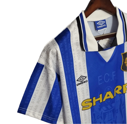 https://cdn.shopify.com/s/files/1/0826/7228/8075/files/19941996-manchester-united-sharp-blue-white-third-retro-kit-classickits433-815575.webp?v=1741199151
