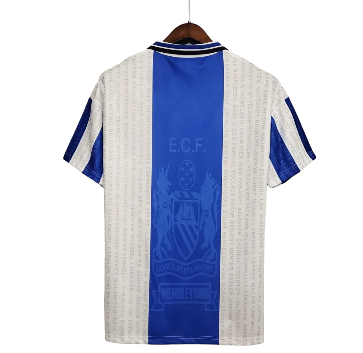 https://cdn.shopify.com/s/files/1/0826/7228/8075/files/19941996-manchester-united-sharp-blue-white-third-retro-kit-classickits433-866966.webp?v=1741199148