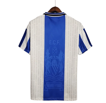 https://cdn.shopify.com/s/files/1/0826/7228/8075/files/19941996-manchester-united-sharp-blue-white-third-retro-kit-classickits433-866966.webp?v=1741199148