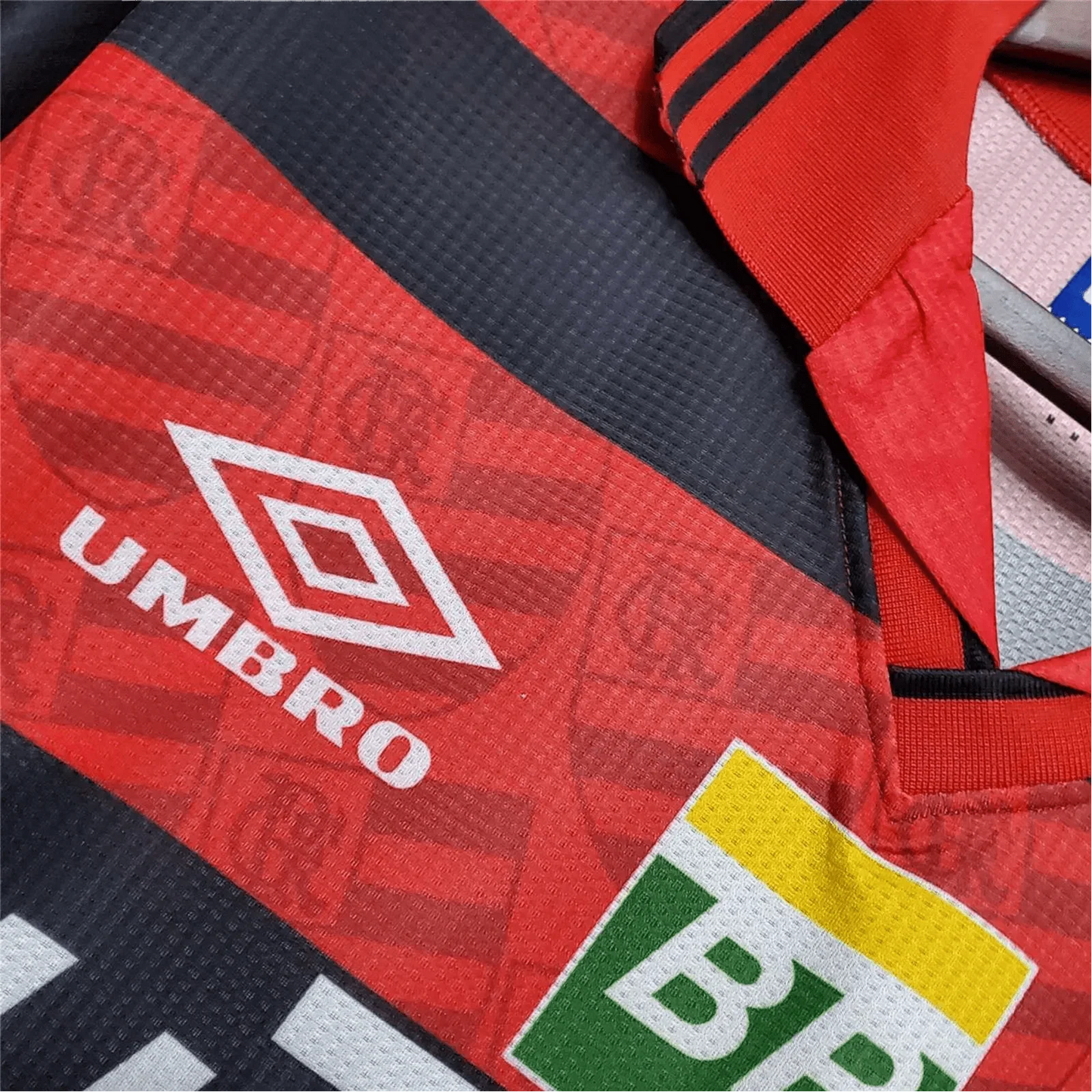 https://cdn.shopify.com/s/files/1/0826/7228/8075/files/1995-flamengo-fc-lubrax-home-retro-jersey-271162.webp?v=1741197185