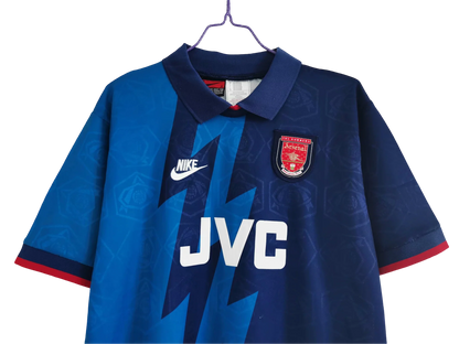 https://cdn.shopify.com/s/files/1/0826/7228/8075/files/19951996-arsenal-jvc-blue-away-retro-kit-classickits433-108780.webp?v=1741199334