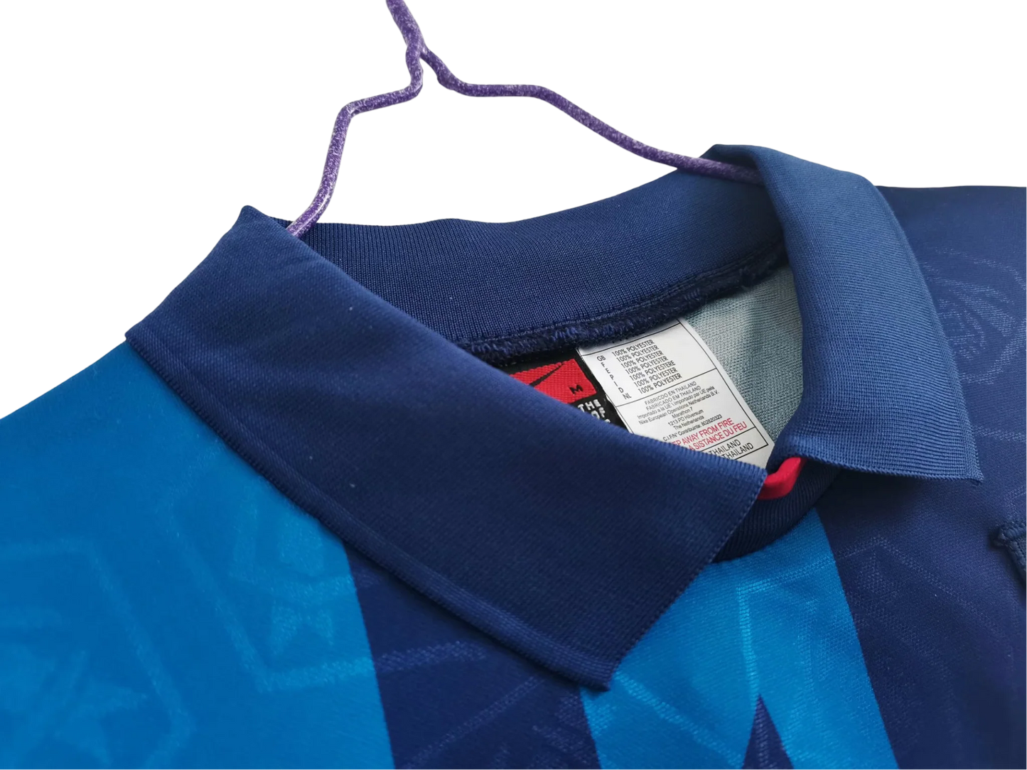https://cdn.shopify.com/s/files/1/0826/7228/8075/files/19951996-arsenal-jvc-blue-away-retro-kit-classickits433-405557.webp?v=1741199337