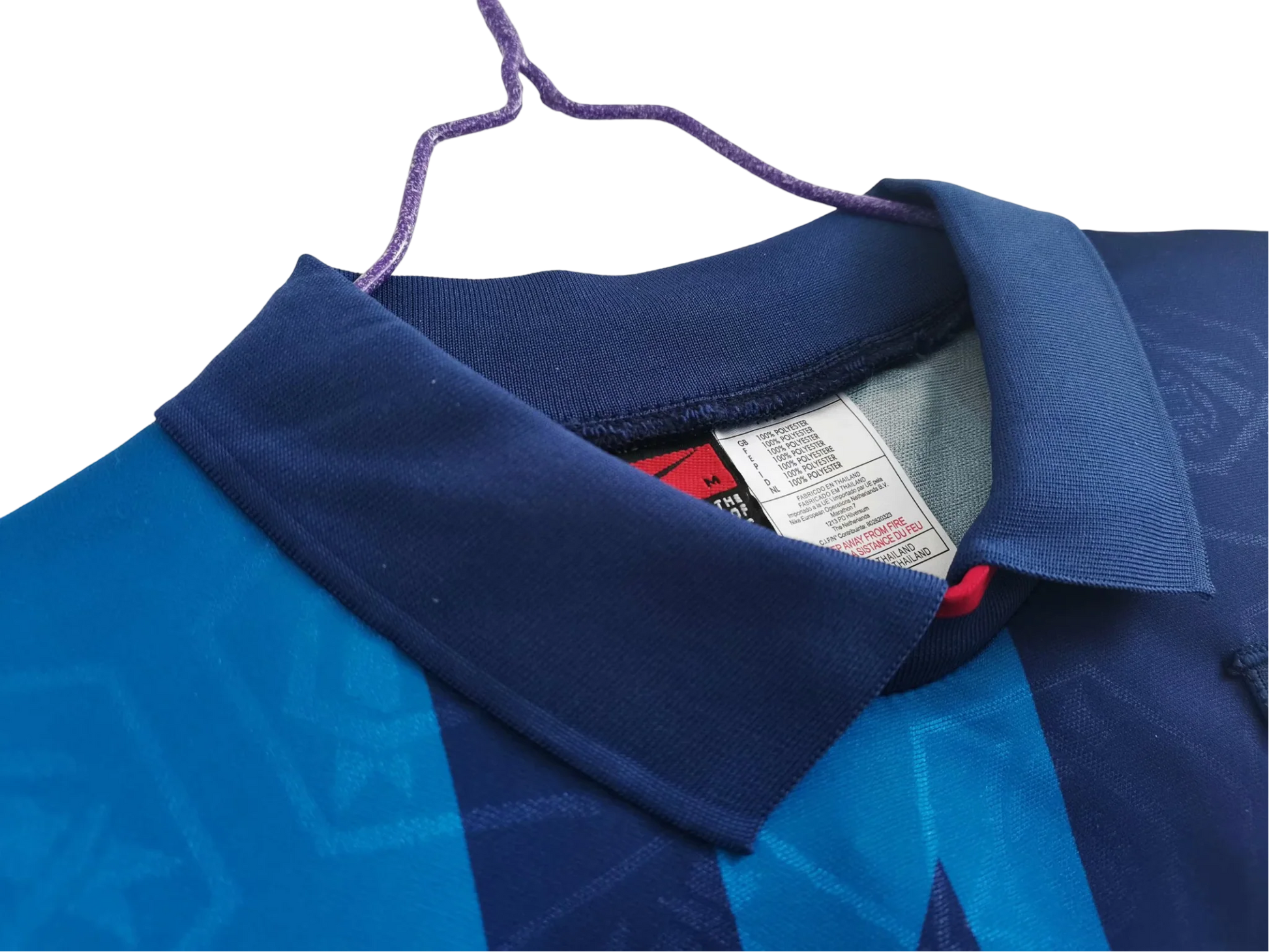 https://cdn.shopify.com/s/files/1/0826/7228/8075/files/19951996-arsenal-jvc-blue-away-retro-kit-classickits433-405557.webp?v=1741199337