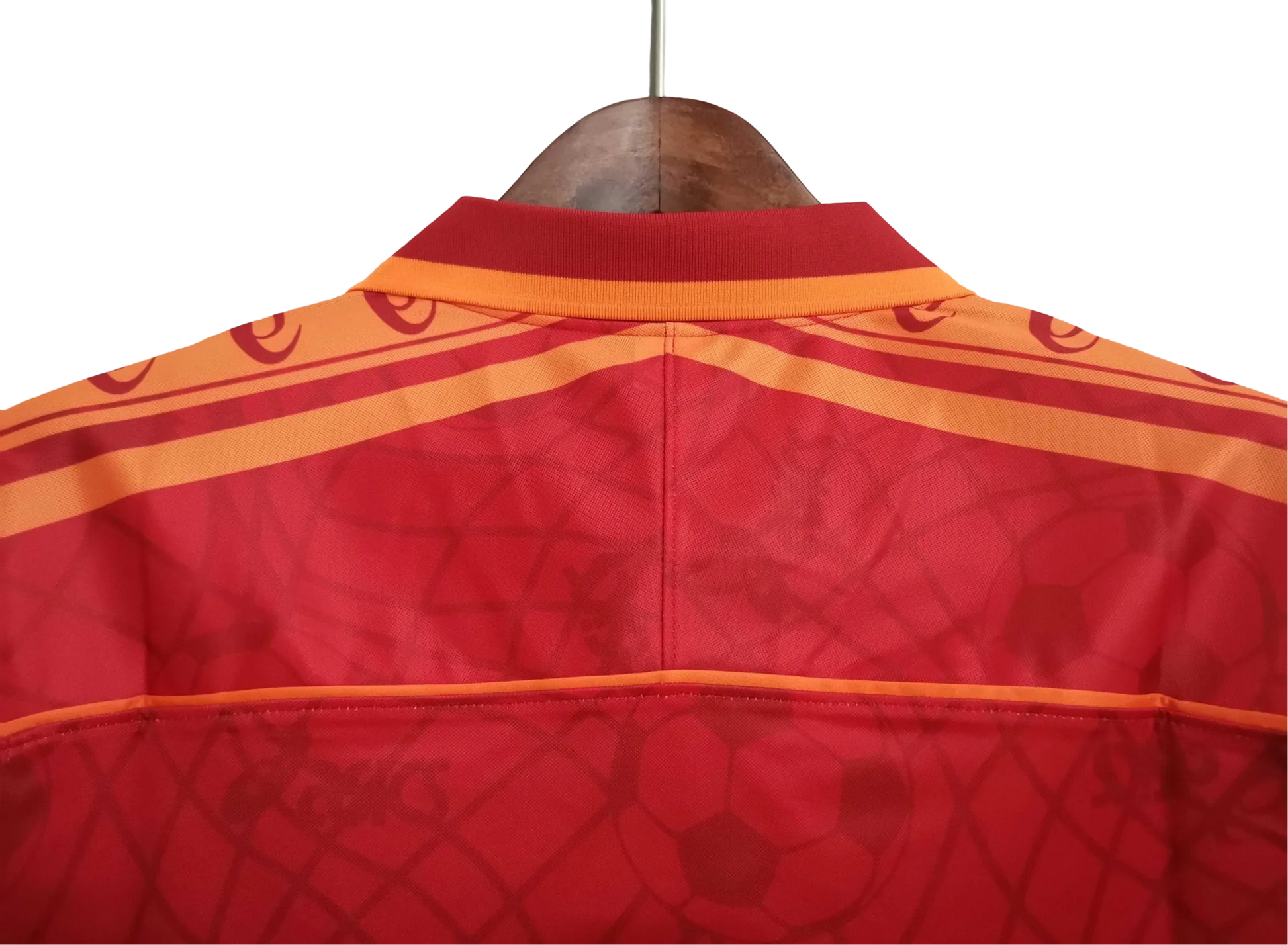 https://cdn.shopify.com/s/files/1/0826/7228/8075/files/19951996-as-roma-ina-assitalia-asics-home-retro-kit-classickits433-922119.webp?v=1741199040