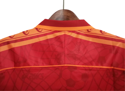 https://cdn.shopify.com/s/files/1/0826/7228/8075/files/19951996-as-roma-ina-assitalia-asics-home-retro-kit-classickits433-922119.webp?v=1741199040