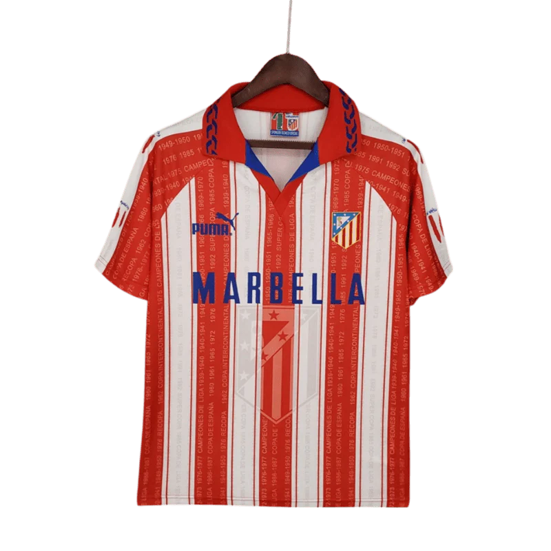 https://cdn.shopify.com/s/files/1/0826/7228/8075/files/19951996-atletico-madrid-marbella-home-retro-kit-classickits433-378979.webp?v=1741199014