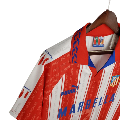 https://cdn.shopify.com/s/files/1/0826/7228/8075/files/19951996-atletico-madrid-marbella-home-retro-kit-classickits433-628041.webp?v=1741199012
