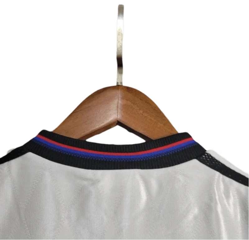 https://cdn.shopify.com/s/files/1/0826/7228/8075/files/19951996-bayern-munich-opel-away-retro-kit-classickits433-797284.webp?v=1741199333