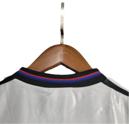 https://cdn.shopify.com/s/files/1/0826/7228/8075/files/19951996-bayern-munich-opel-away-retro-kit-classickits433-797284.webp?v=1741199333