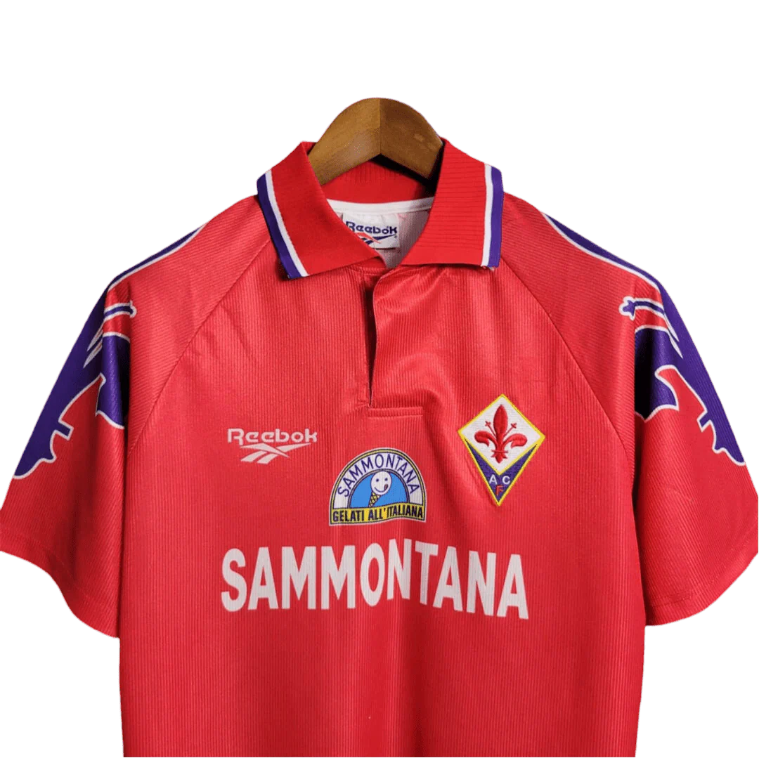 https://cdn.shopify.com/s/files/1/0826/7228/8075/files/19951996-fiorentina-florence-sammontana-third-retro-kit-classickits433-561940.webp?v=1741199044