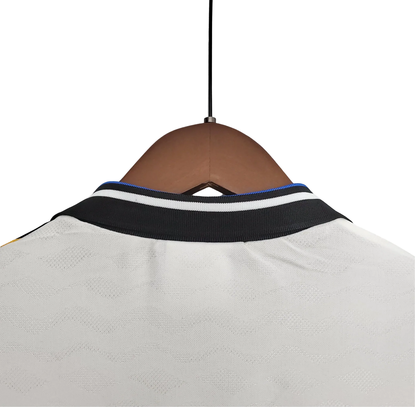 https://cdn.shopify.com/s/files/1/0826/7228/8075/files/19951996-inter-milan-pirelli-away-retro-kit-classickits433-614492.webp?v=1741198902