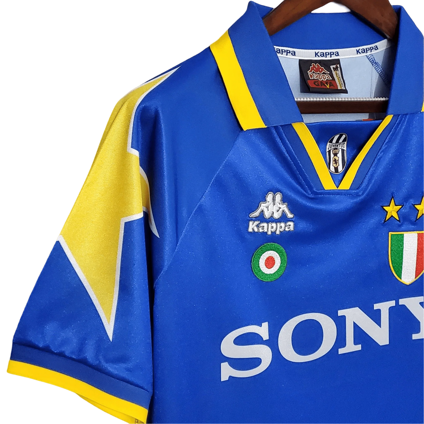 https://cdn.shopify.com/s/files/1/0826/7228/8075/files/19951996-juventus-sony-away-retro-kit-classickits433-252825.webp?v=1741198804