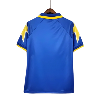 https://cdn.shopify.com/s/files/1/0826/7228/8075/files/19951996-juventus-sony-away-retro-kit-classickits433-439172.webp?v=1741198805