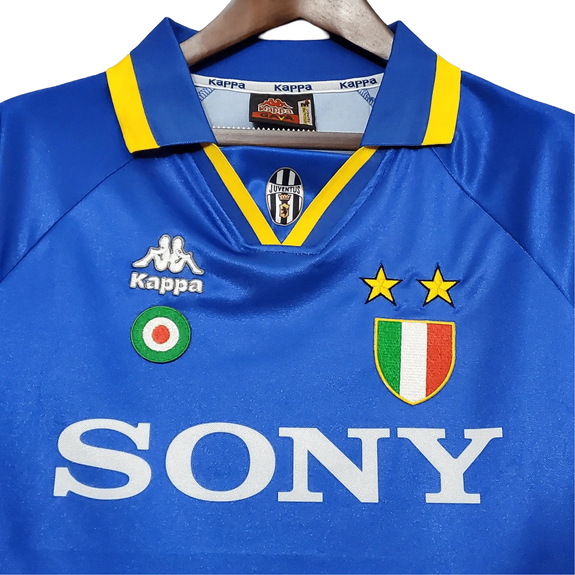 https://cdn.shopify.com/s/files/1/0826/7228/8075/files/19951996-juventus-sony-away-retro-kit-classickits433-673118.webp?v=1741198803