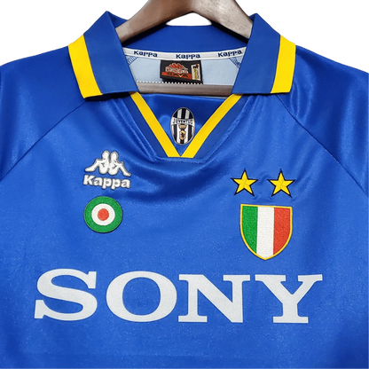 https://cdn.shopify.com/s/files/1/0826/7228/8075/files/19951996-juventus-sony-away-retro-kit-classickits433-673118.webp?v=1741198803