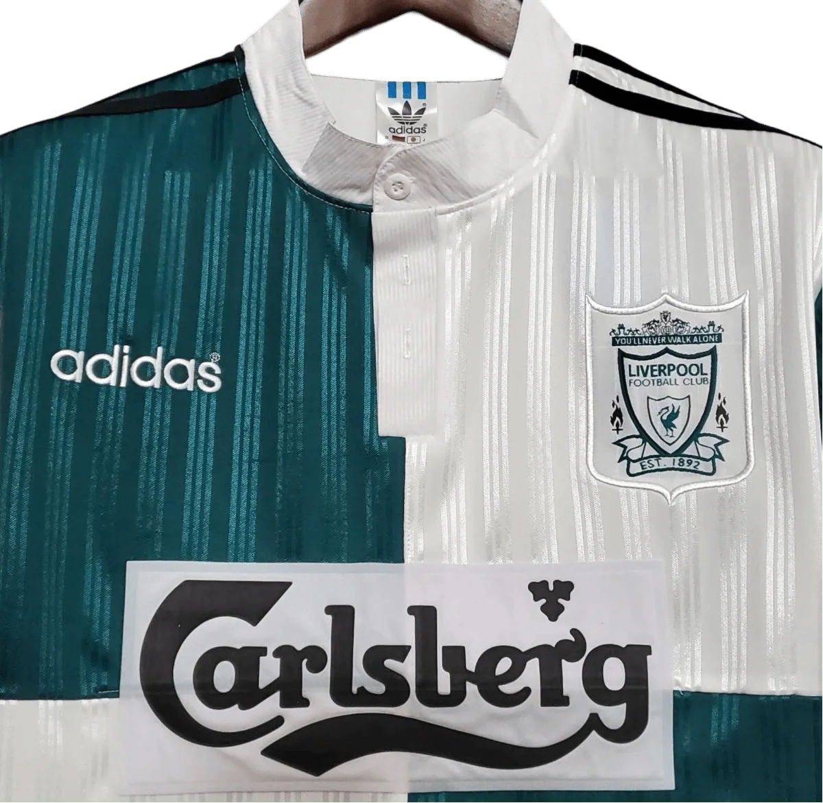 https://cdn.shopify.com/s/files/1/0826/7228/8075/files/19951996-liverpool-carlsberg-away-retro-kit-classickits433-377855.webp?v=1741199193