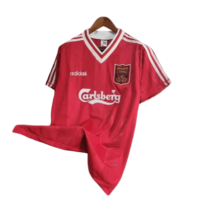 https://cdn.shopify.com/s/files/1/0826/7228/8075/files/19951996-liverpool-carlsberg-home-retro-kit-classickits433-648400.webp?v=1741199186