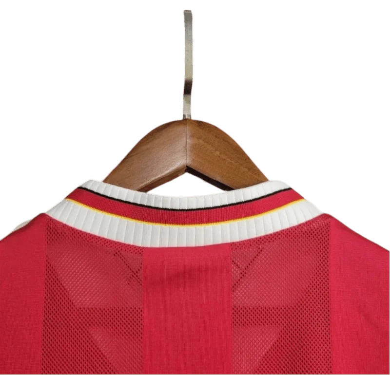 https://cdn.shopify.com/s/files/1/0826/7228/8075/files/19951996-liverpool-carlsberg-home-retro-kit-classickits433-936099.webp?v=1741199188